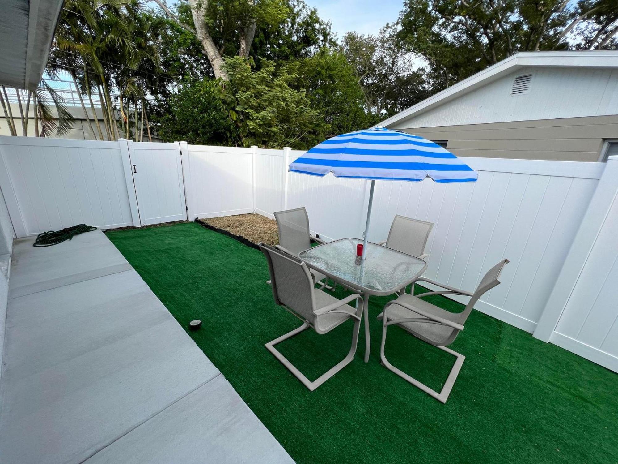 Cozy Private Studio W/Own Yard - 3Mi From Beach Seminole Esterno foto